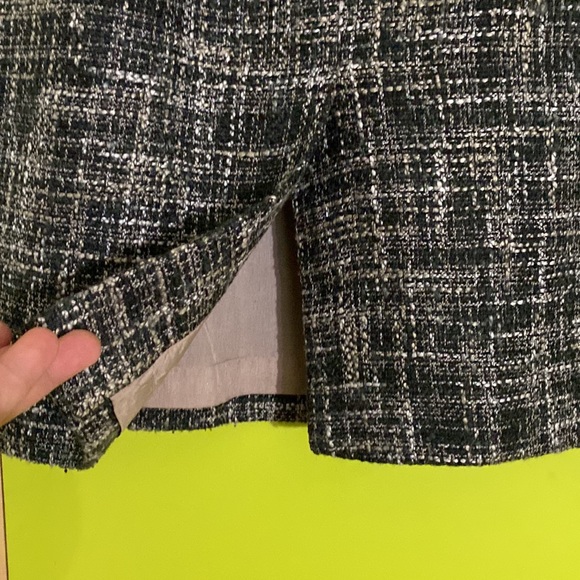 Le Suit Woman’s Skirt Suit - Picture 9 of 13